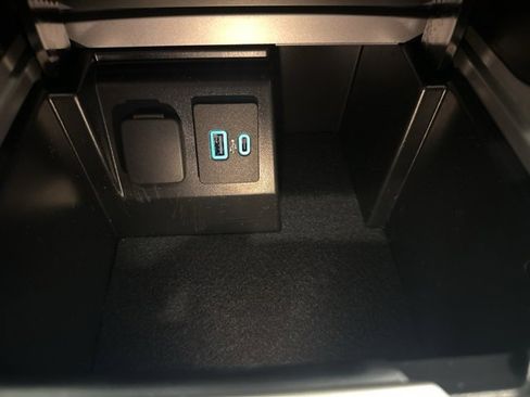 Used 2024 Ford Explorer XLT w/ Equipment Group 202A image 21