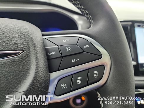 New 2026 Chrysler Pacifica Select image 16