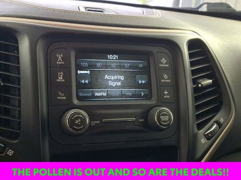 Used 2018 Jeep Cherokee Latitude w/ Altitude Package image 18