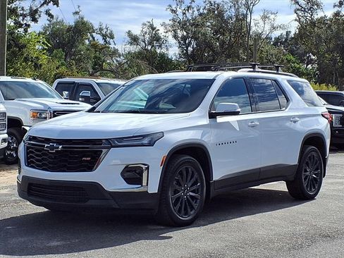 Used 2023 Chevrolet Traverse RS image 3