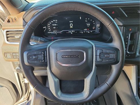 Used 2023 GMC Yukon Denali image 16
