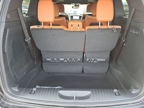 New 2026 Chrysler Pacifica Pinnacle w/ Trailer Tow Group AWD/4WD image 6