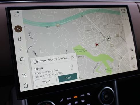 Used 2023 Land Rover Range Rover SE image 20