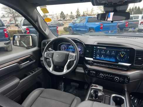 Used 2025 Chevrolet Silverado 1500 LT Trail Boss w/ LPO, Dark Essentials Package image 35