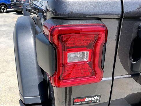 Certified 2025 Jeep Wrangler Unlimited Rubicon w/ Convenience Group AWD/4WD image 34
