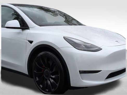 Used 2022 Tesla Model Y Performance image 11