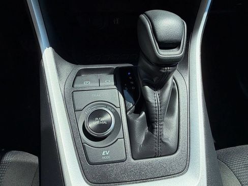 Used 2025 Toyota RAV4 LE AWD/4WD image 27
