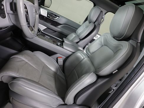 Used 2018 Lincoln Navigator Reserve w/ Technology Package AWD/4WD image 10