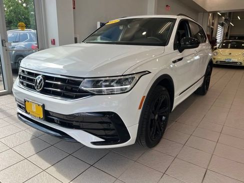 Used 2024 Volkswagen Tiguan SE R-Line AWD/4WD image 3