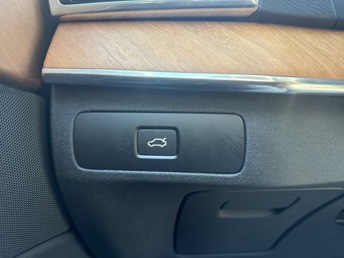 Used 2025 Volvo XC90 B5 Plus w/ Protection Package Premier AWD/4WD image 12