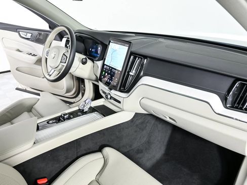 New 2026 Volvo XC60 B5 Ultra w/ Protection Package Premier image 24