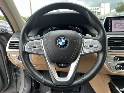 Used 2022 BMW 740i w/ Premium Package RWD image 11