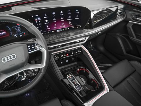 Certified 2025 Audi Q5 Premium Plus w/ Premium Plus AWD/4WD image 18