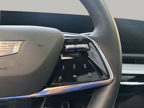 Certified 2025 Cadillac Optiq Sport 2 image 31