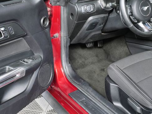 Used 2016 Ford Mustang Coupe RWD image 7