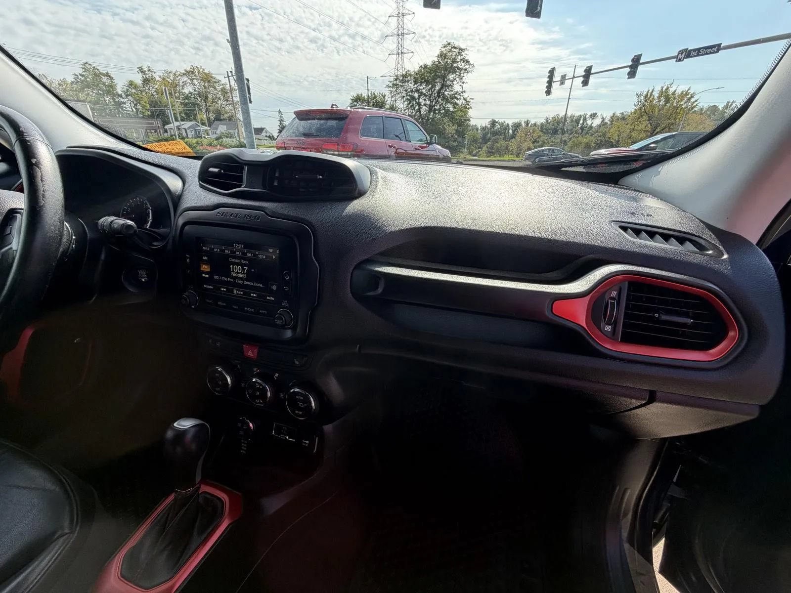 Used 2017 Jeep Renegade Trailhawk w/ Premium Trailhawk Package AWD/4WD image 15