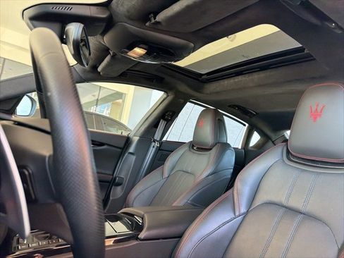 Used 2023 Maserati Quattroporte Modena image 17