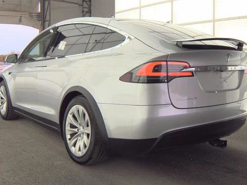 Used 2018 Tesla Model X 75D AWD/4WD image 9