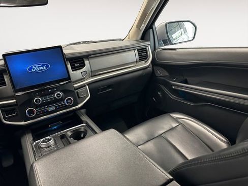 Used 2024 Ford Expedition XLT AWD/4WD image 11