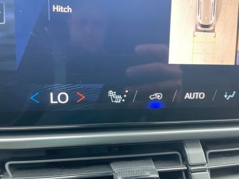 Used 2025 Chevrolet Equinox EV RS FWD image 9