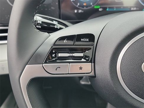 New 2025 Hyundai Elantra Limited image 5