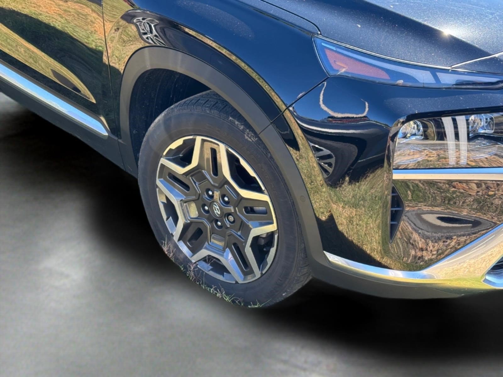 Used 2023 Hyundai Santa Fe Limited w/ Cargo Package FWD image 10