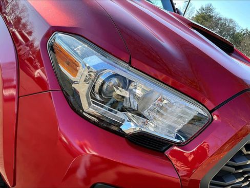 Used 2020 Toyota Tacoma TRD Sport image 27