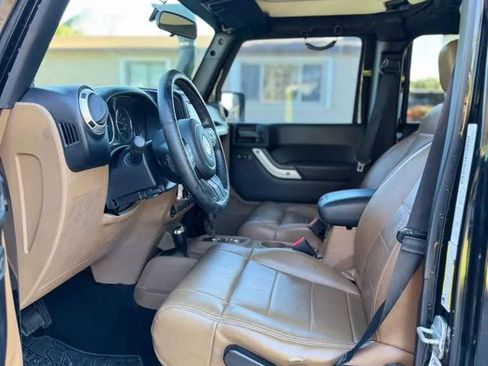 Used 2012 Jeep Wrangler Unlimited Sahara w/ Connectivity Group image 7