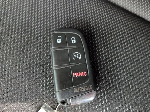 Used 2017 Jeep Renegade Latitude w/ Popular Equipment Group image 41