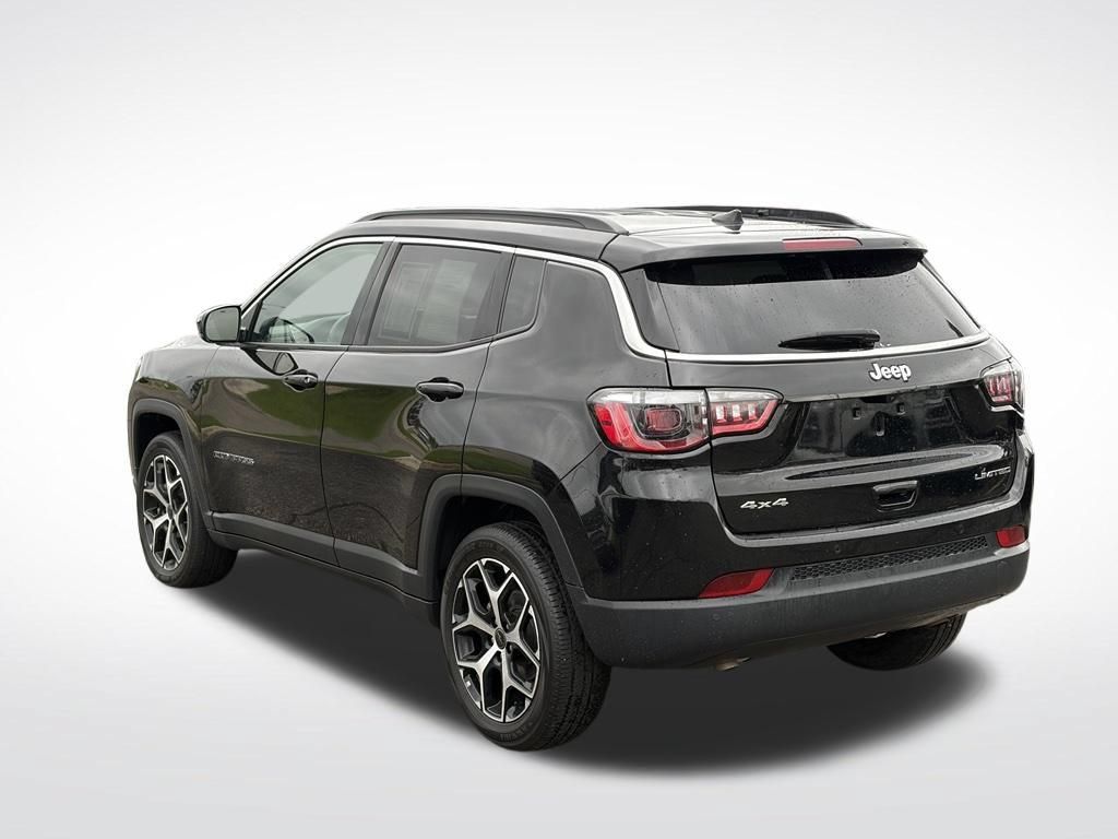 Used 2025 Jeep Compass Limited AWD/4WD image 7