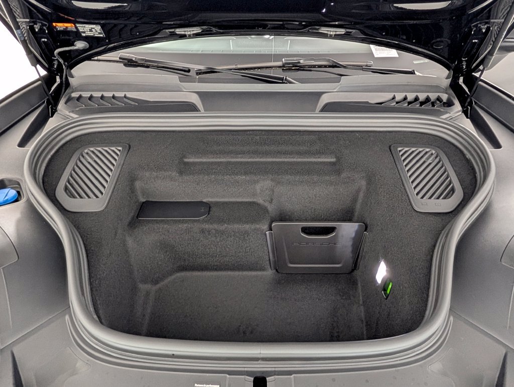 New 2026 Porsche Macan 4S Electric AWD/4WD image 16