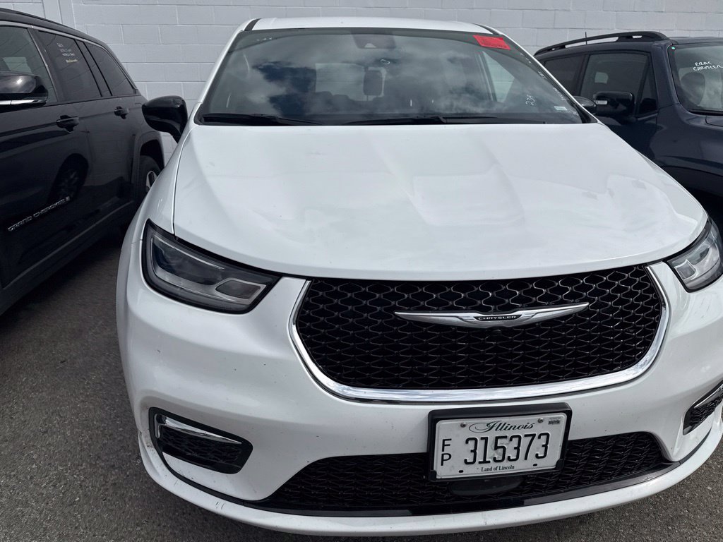 Used 2025 Chrysler Pacifica Select FWD image 4