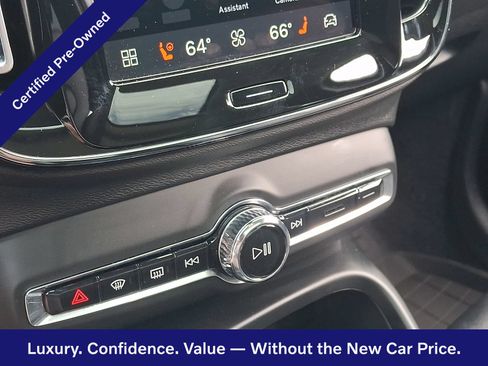 Certified 2024 Volvo XC40 B5 Plus w/ Protection Package Premier AWD/4WD image 17