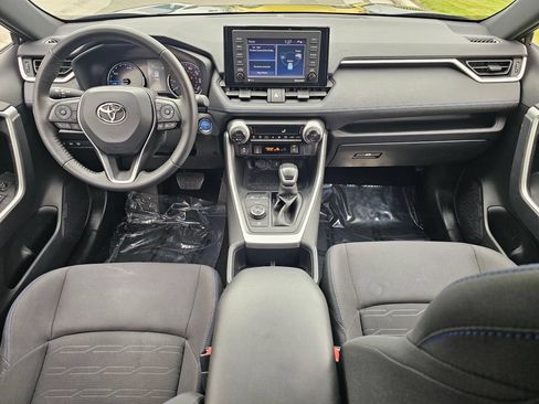 Used 2022 Toyota RAV4 SE w/ SE Grade Weather Package AWD/4WD image 17