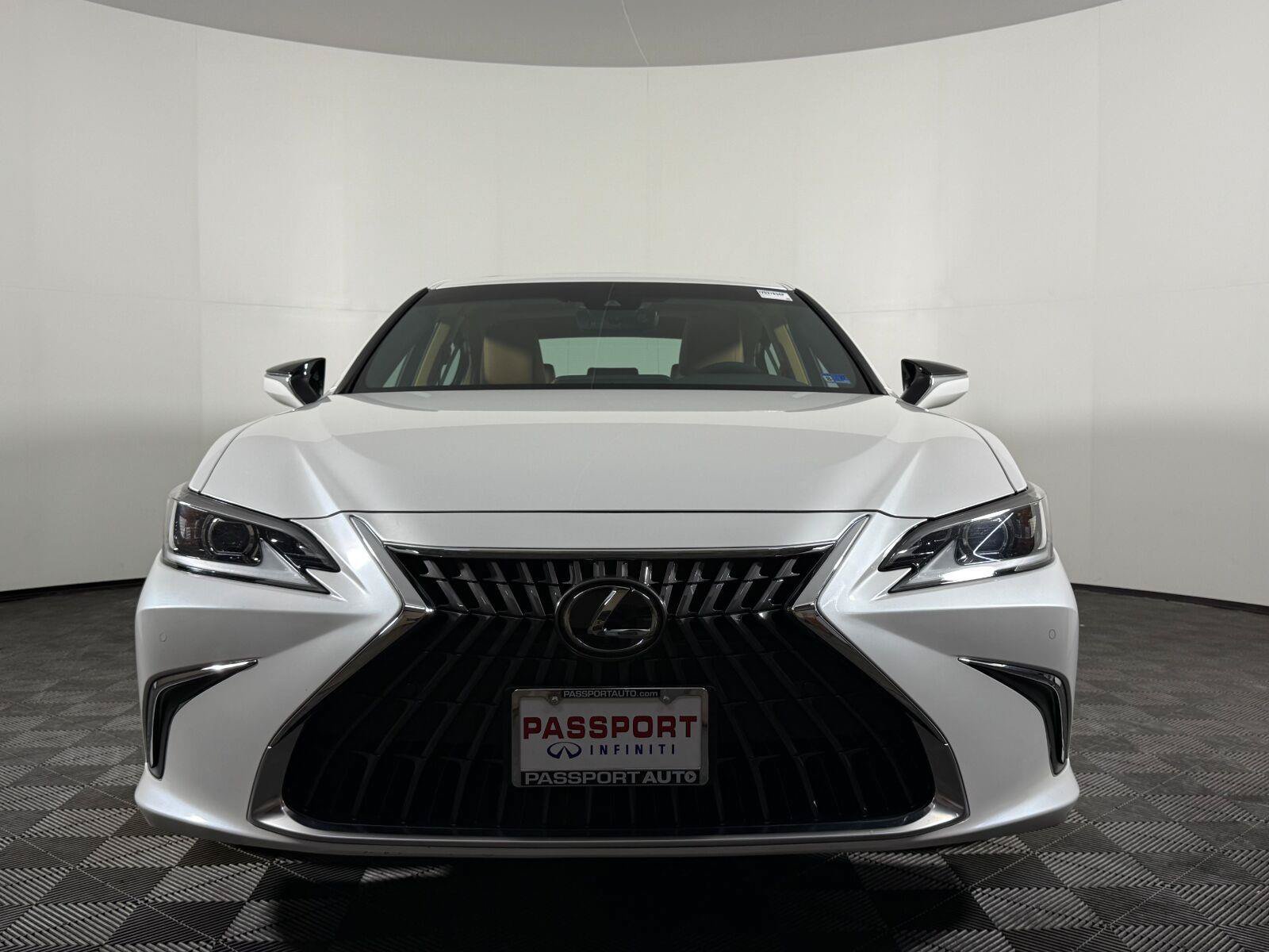 Used 2024 Lexus ES 300h w/ Premium Package FWD image 2