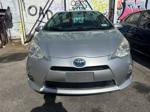 Used 2014 Toyota Prius C Three image 2