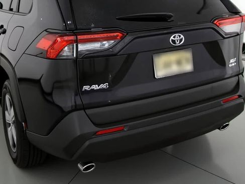 Used 2025 Toyota RAV4 XLE image 13