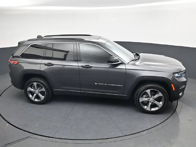 Used 2025 Jeep Grand Cherokee Limited w/ Luxury Tech Group II AWD/4WD image 23
