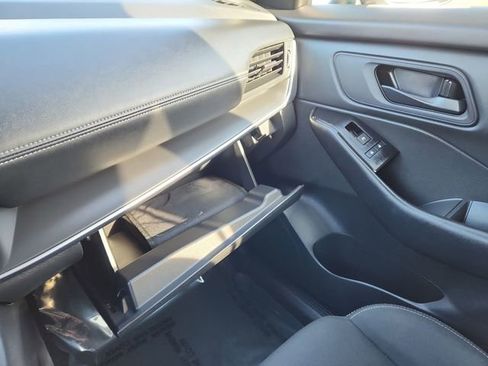 Used 2024 Nissan Rogue S image 42