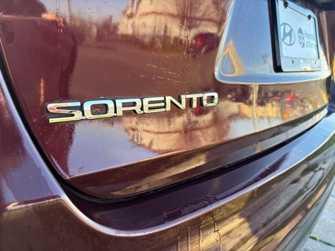 Used 2019 Kia Sorento LX image 7