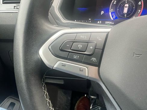 Used 2024 Volkswagen Tiguan SE image 34
