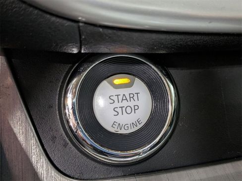 Used 2017 Nissan Murano SV image 18