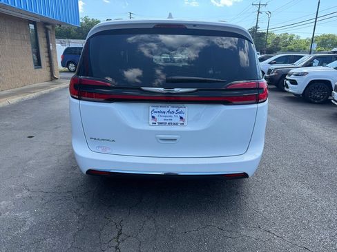 Used 2022 Chrysler Pacifica Touring-L FWD image 10