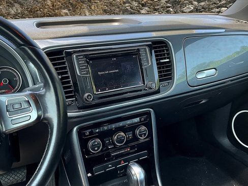 Used 2019 Volkswagen Beetle 2.0T SE image 6