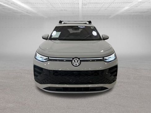 Certified 2026 Volkswagen Tiguan SEL R-Line image 2