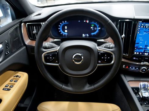 Used 2023 Volvo XC60 T8 Ultimate w/ Protection Package Premier image 18