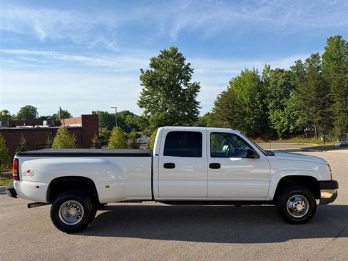 Used 2005 Chevrolet Silverado 3500 LT w/ Heavy-Duty Power Package AWD/4WD image 8