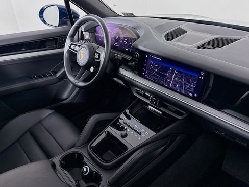 Used 2024 Porsche Cayenne image 15