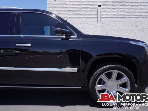 Used 2018 Cadillac Escalade Premium Luxury AWD/4WD image 40