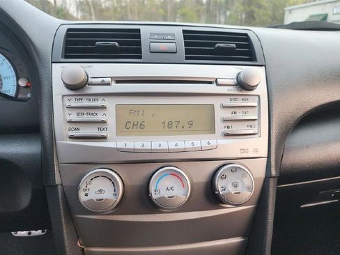 Used 2010 Toyota Camry SE image 16